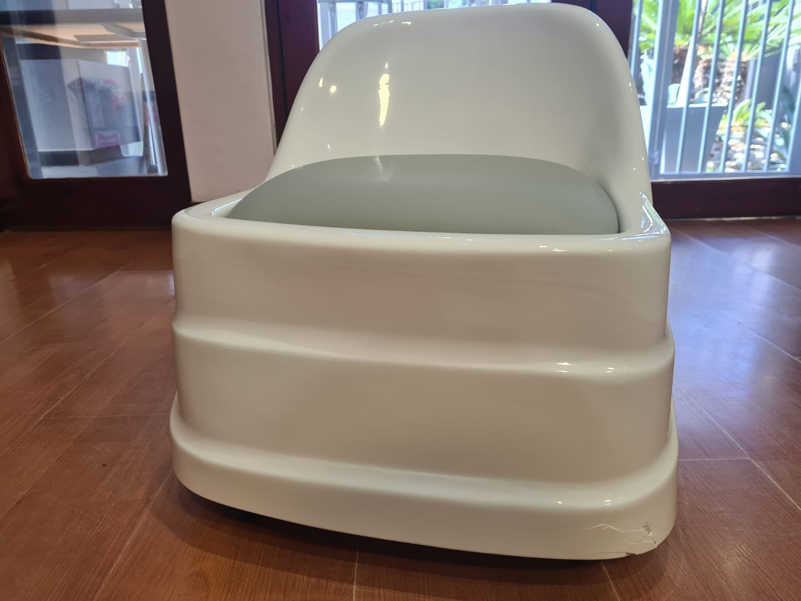 Cholera bed for clinic